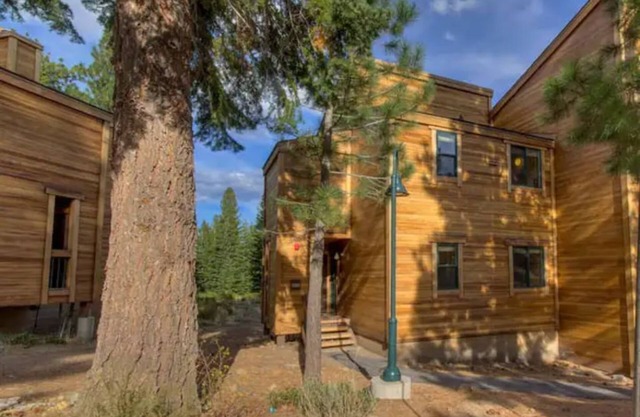 NORTHSTAR RESORT GOLD BEND CONDOMINIUM IN TRUCKEE/LAkE TAHOE!