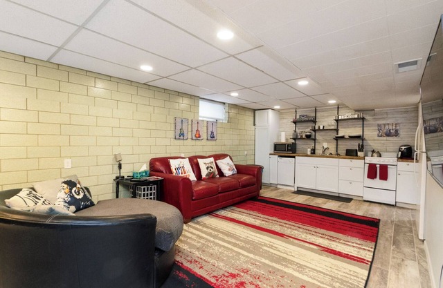 "Note"able Nook Suites