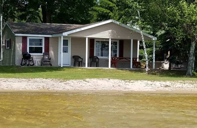 Now Booking for 2026! Platte Lake Hideaway on Big Platte Lake!