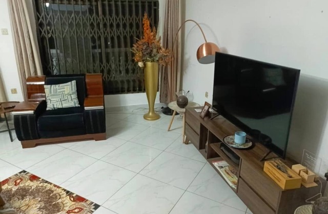 nSpacious 2-Bedroom Family Home in Amasaman with AC,WiFi, Greenery & Warmth