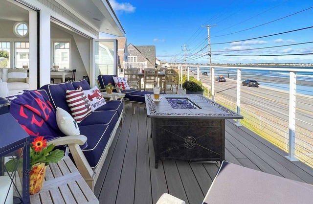 Nubble View - " Ocean Stunner" Stunning views in this luxury beach front rental