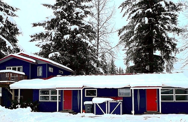 Nugget Place-Includes three separate two bedroom units near Mendenhall Glacier-DISCOUNTS ON TOURS!