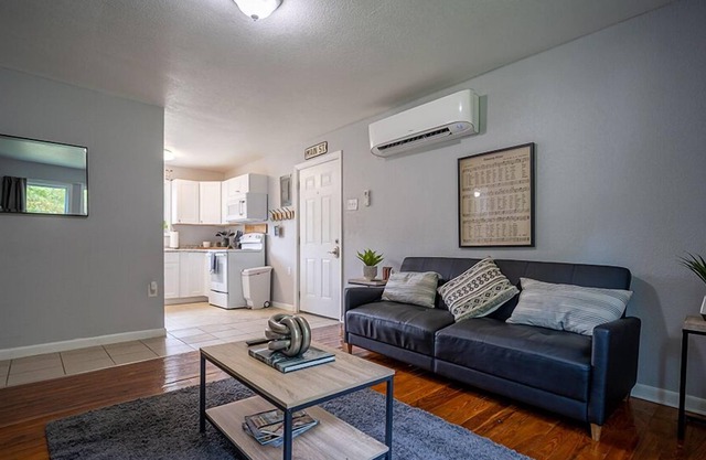 Oak Ridge Charmer (Close To Windrock Park)