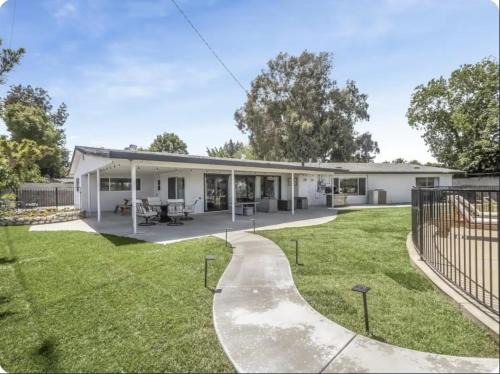 oasis in heart of Clovis