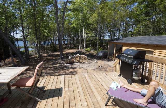 Oasis Retreat Right On Bras d'Or Lake With Private Beach and Kayaks