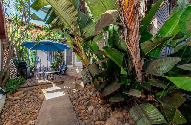 OB Cottage Hideaway Private Patio & Steps to the Sand