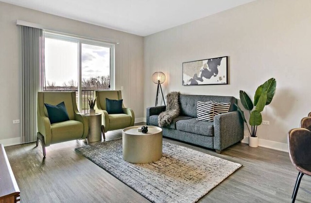 OB5 Oakbrook Charm: 2BR Sanctuary with Parking