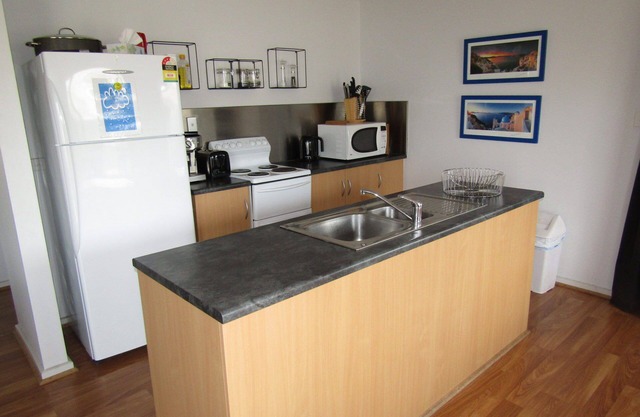 Ocean 17 - Short walk to the beach Free Wifi
