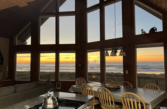 OCEAN FRONT - SPECTACULAR VIEW . ANCHOR DOWN