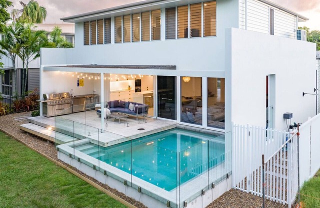 Ocean House - 4 BR w/Private Pool - 100m to Beach