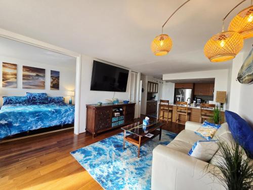 Ocean & Marina View Suite