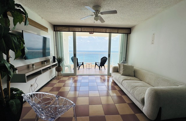 Ocean View 2-bedroom condo with WiFi, beach access in the pleasant Luquillo.