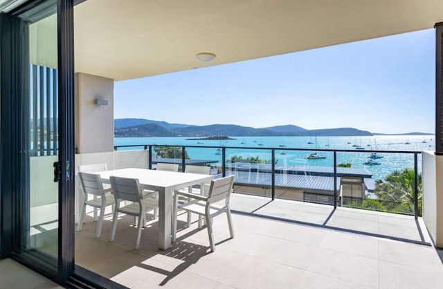 Ocean view 3 bedroom family friendly 2 pools WI-FI