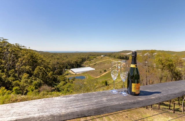 Ocean View Escape - less than 5 min to the highway