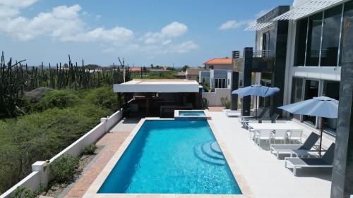 Ocean View Mansion 8 min to Palm Beach