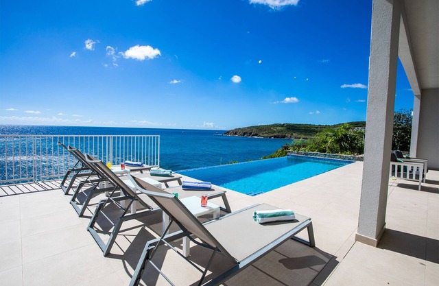 Ocean view with concierge, housekeeping, and airport pickup