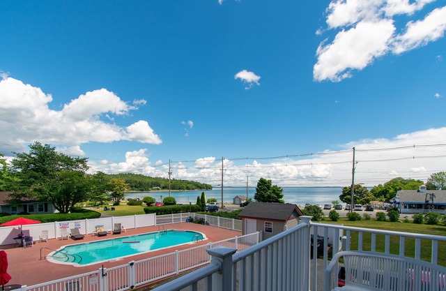 Ocean Views from every room.Enjoy nearby beach and Acadia National Park Entrance