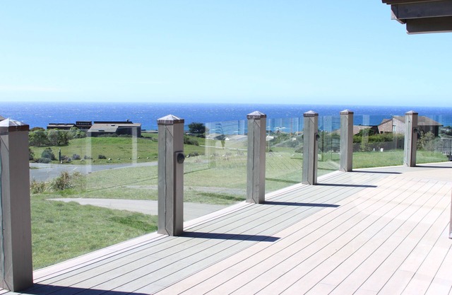 OCEAN VIEWS FROM EVERY ROOM! - WALK TO BEACH! - FREE WIFI! - 3,300 sqft