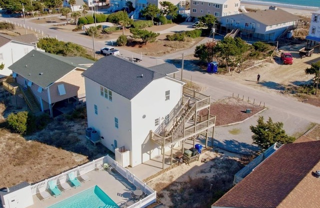 Ocean Views, Private Pool, sleeps 15, easy beach access, dog friendly
