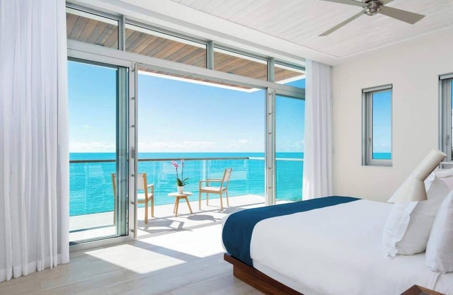 Oceanfront Luxury Villa | Infinity & Plunge Pools