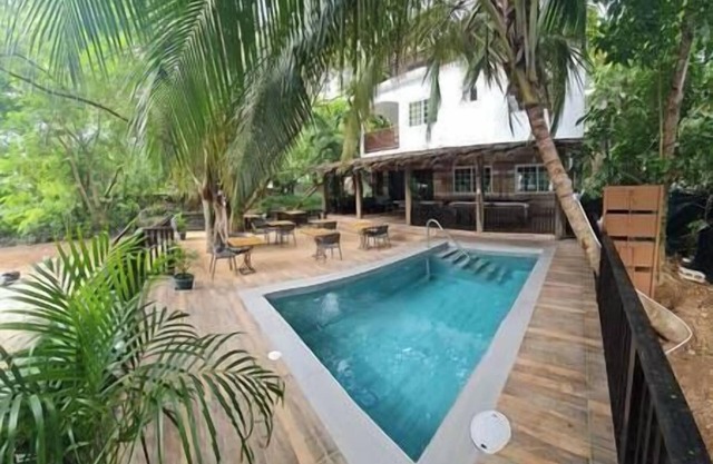 Oceanfront 9BR Cabin with Pool + Direct Sea Access, Group Paradise"