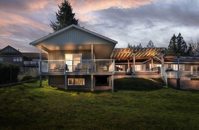 Oceanfront acreage with kitchen, bathroom, bedroom, laundry, Swim Spa & Jacuzzi
