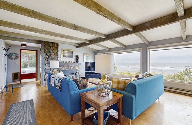 Oceanfront Home with Stunning Views & Private Beach Access - Dogs OK