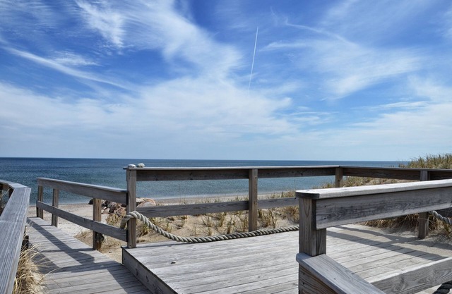 Oceanfront - Spring Hill Beach - Sleeps 6