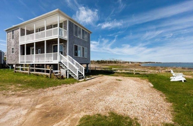 OCEANFRONT! STEPS to Shore!