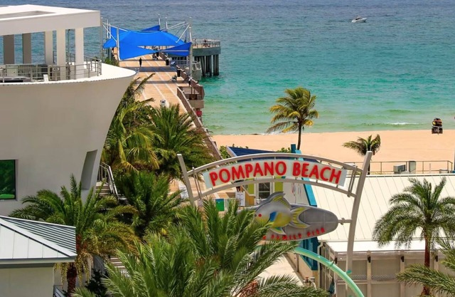 Oceanfront Studio! Step from your door to the beach! Your own private entrance!