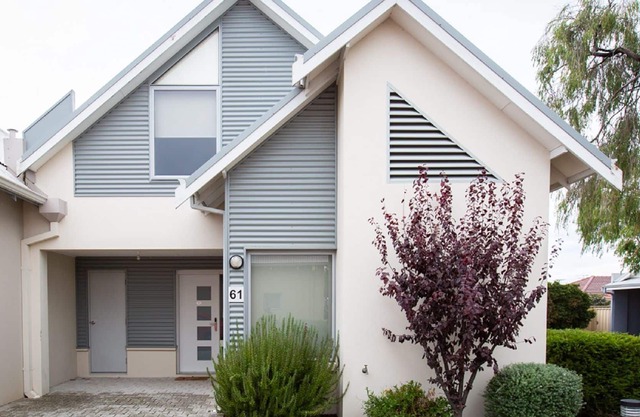 Oceanside - Unit 6 1Oceanside is a 3 bedroom apartment. Located inside the Cape View Resort