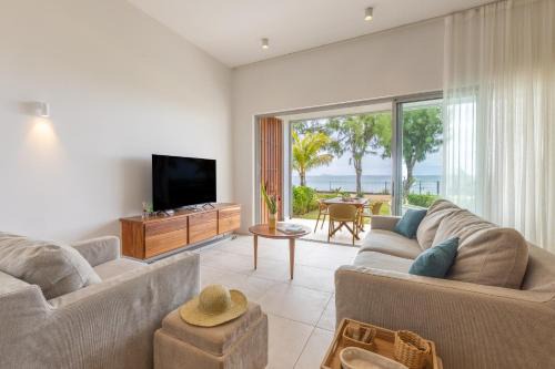 Oceanview Escape - Beachfront Apartment