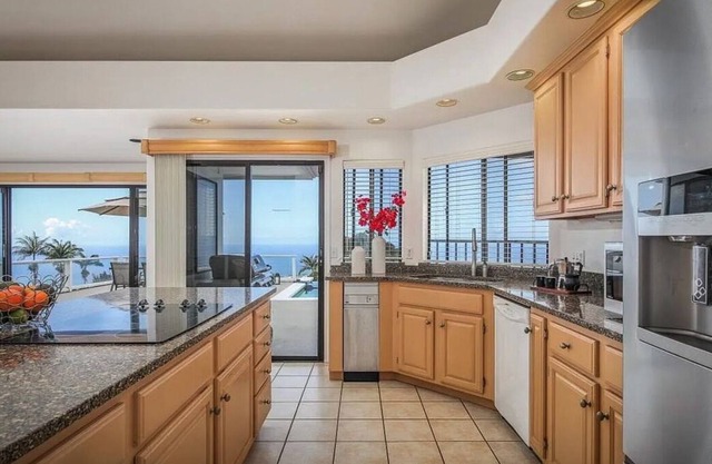 Oceanview Suites + Cottage/Infinity pool and Jacuzzi