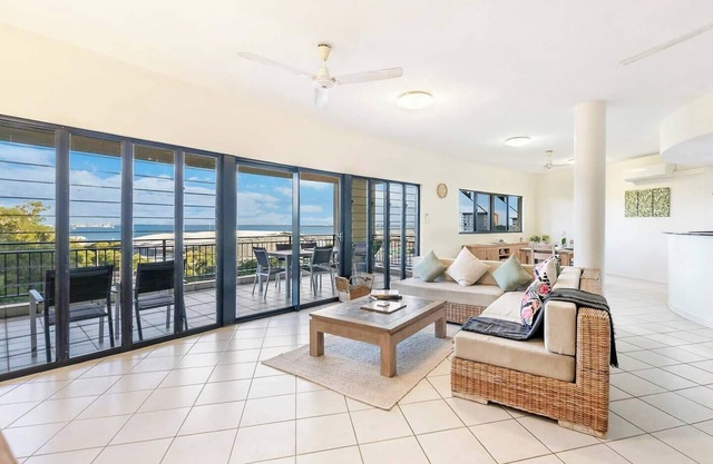Oceanview Tropical A Top End Poolside Oasis