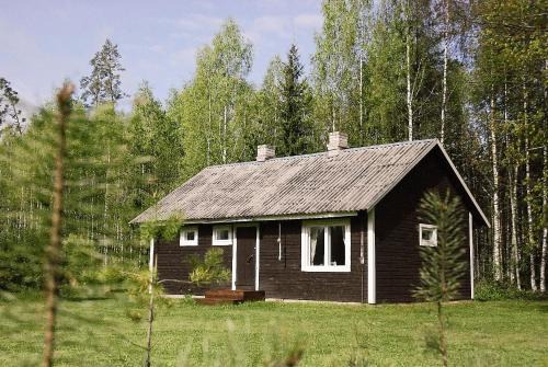 Off-Grid Forest Cabin with Private Sauna
