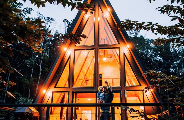 Off-Grid w/Wood Fired Hot Tub - Modern and Cozy - 4 Kayaks Included - 90 Acres