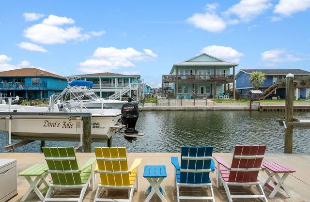 Off the Charts | Canal Front, Boat Dock + Kayaks!