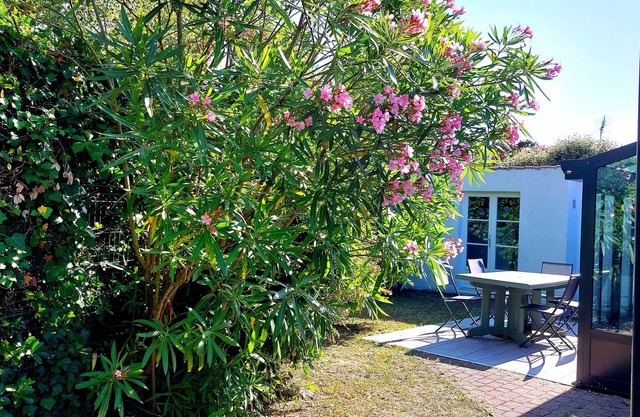 OLD: charming house 100m from the beach (2 bedrooms, 2 bathrooms)