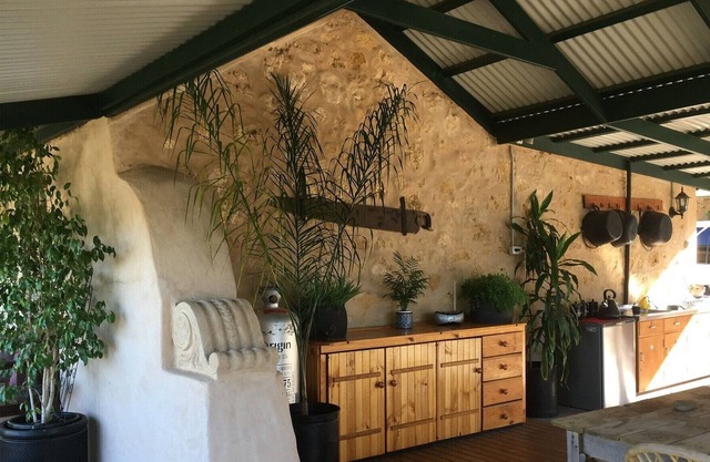 Old Coach House - Mannum -Long Stay discount available