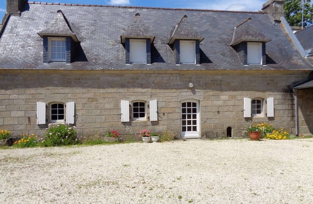 Old farmhouse with garden, close to the sea.