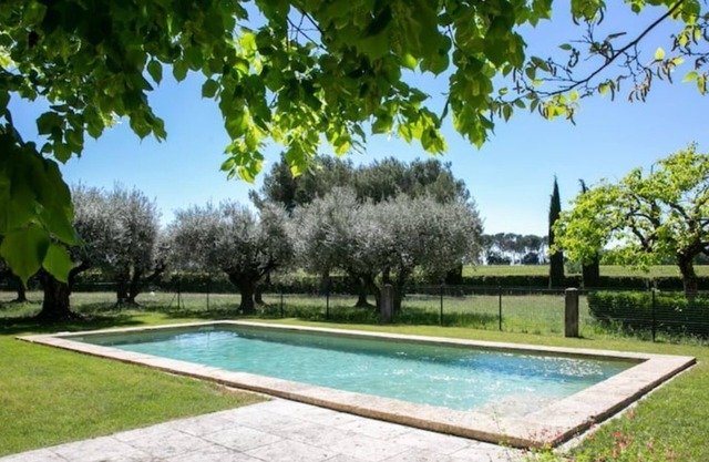 Old farmhouse with majestic view of the vineyards