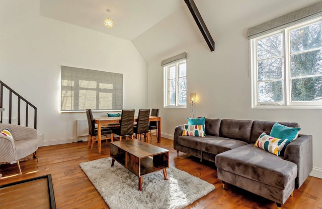 Old School House-2 bedroom-sleeps 6-large garden