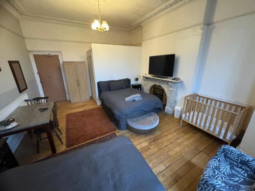 Old style room near Singleton Hospital sleeps three