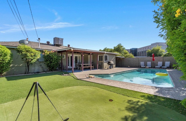 Old Town Desert Vibes | Pool + Putting Green + Pet Friendly! 🐶