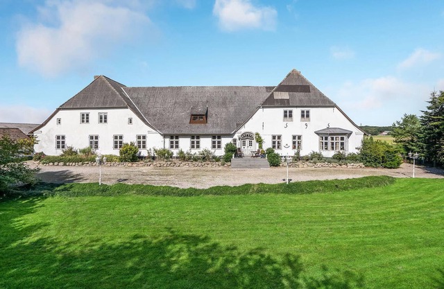 Older property in a rural setting with views of the water tower in Tønder.