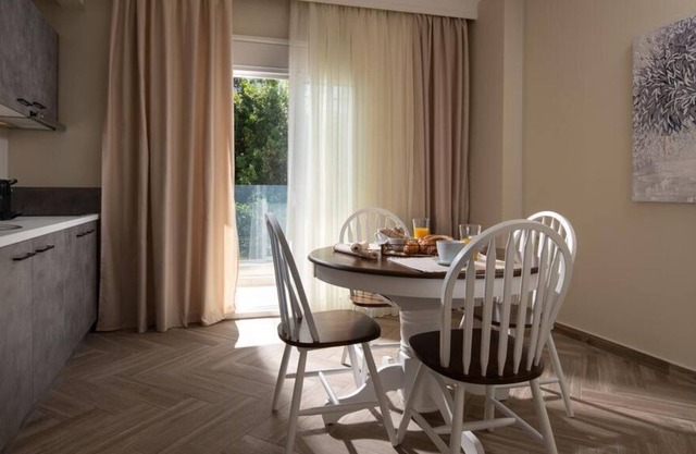 OLENIA Luxury Apartments 4