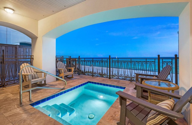 *On Private Gated Beach*PoolHeat*Elevator*Luxury*