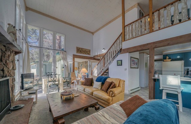 On Splendid Pond- Breathtaking Views- Private Fishing Pond