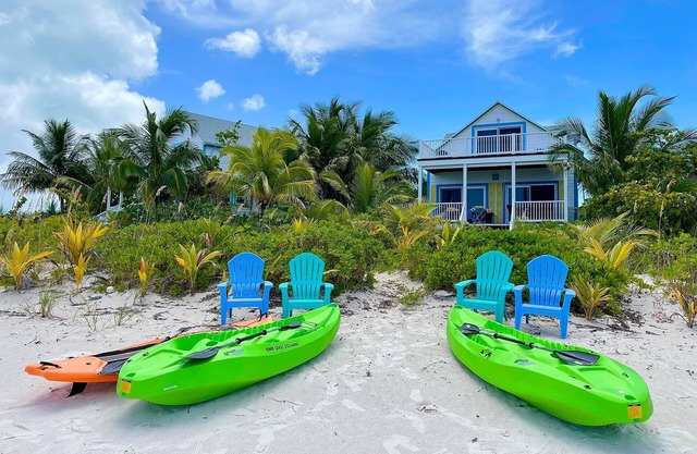 ON THE BEACH w/Kayaks, Paddleboard, Amazing Views Throughout