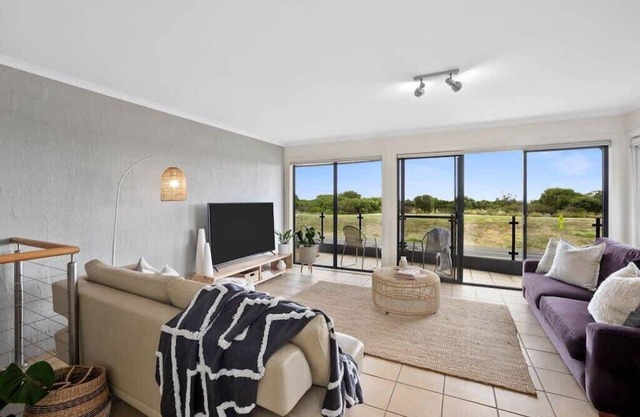 On The Esplanade - Oceanfront Apartment